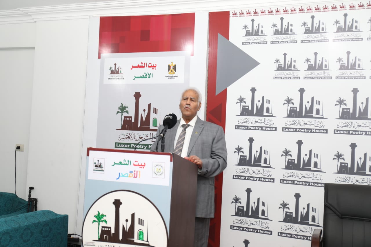 عبد الستار سليم.. ملك فن الواو يُعيد تراث الصعيد إلى الواجهة في معرض الأقصر للكتاب